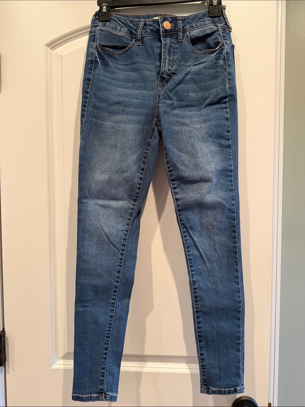 Slim High-Rise Women's Skinny Jeans in Blue. Size 5/27